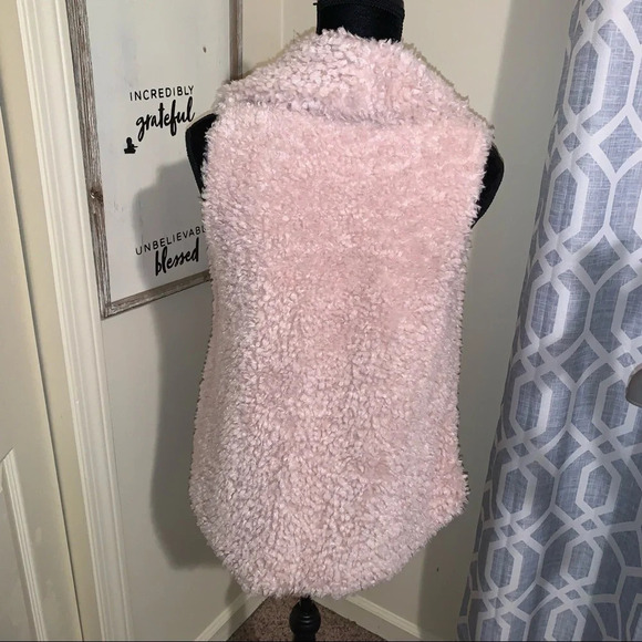 Women’s Fuzzy Sherpa Fleece open front Vest - Picture 8 of 10